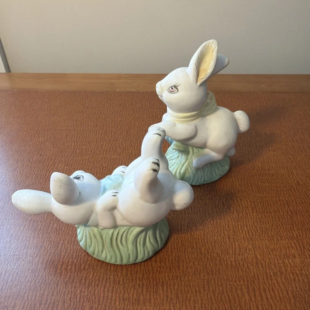 Vtg Set Of 2 White Bunny Figurines For Spring Easter Playful Green/Yellow Bows